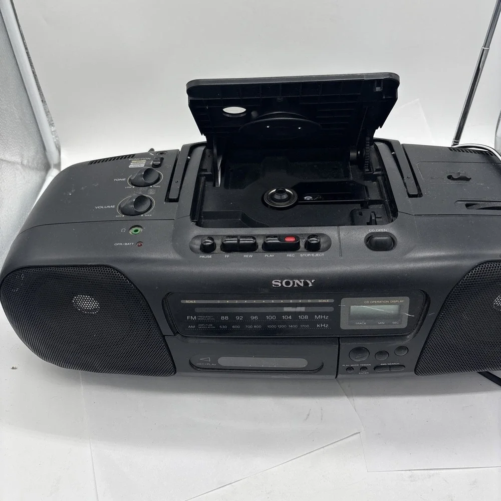 Sony CFD-10 CD  Player am fm radio boombox  Tape Needs Repair . Cd& Radio Work.
